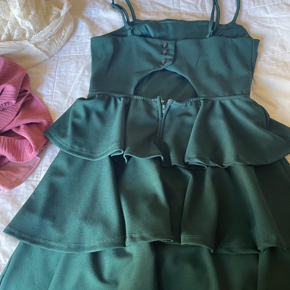 Beautiful dress- would be perfect for a dance.
